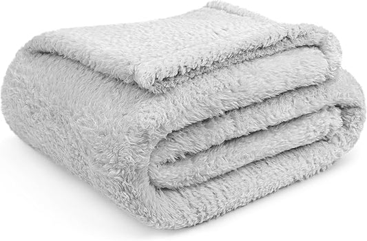PAVILIA Sherpa Bed Blanket King Size, Light Grey Plush Soft Cozy Blanket for Bed, Fluffy Lightweight Microfiber, Fuzzy All Season Blanket, 90x108 King