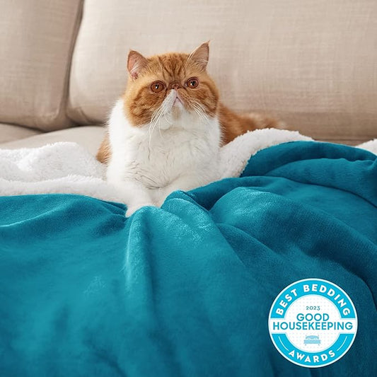 Bedsure GentleSoft Sherpa Fleece Blankets King Size for Bed - Thick and Warm, Soft Fuzzy Plush King Blanket for Winter, Teal, 108x90 Inches