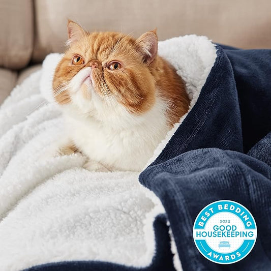Bedsure GentleSoft Sherpa Fleece Blankets King Size for Bed - Thick and Warm, Soft Fuzzy Plush King Blanket for Winter, Navy, 108x90 Inches
