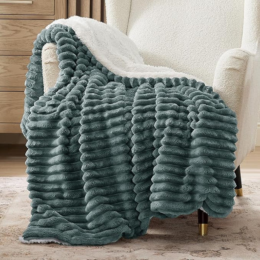 Bedsure Sherpa Blanket Twin Size for Couch - Super Soft, Cozy Fleece Thick Warm Blanket for Winter, GentleSoft Plush & Fluffy Throw Gift for Women, Home Room Decor, Dark Green, 60x80 Inches