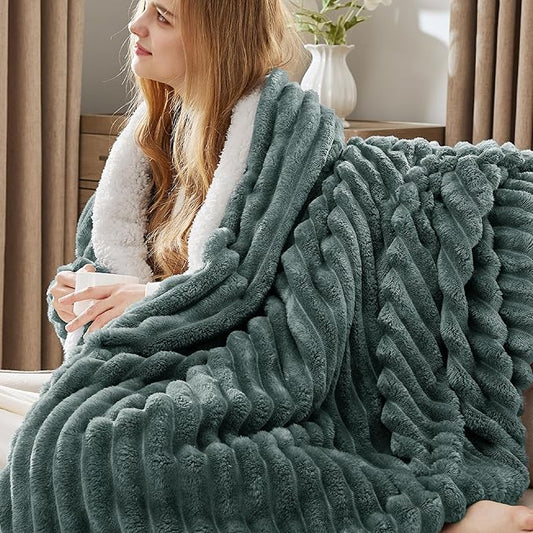 Bedsure Sherpa Blanket Twin Size for Couch - Super Soft, Cozy Fleece Thick Warm Blanket for Winter, GentleSoft Plush & Fluffy Throw Gift for Women, Home Room Decor, Dark Green, 60x80 Inches
