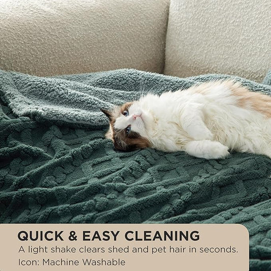 Bedsure Sherpa Fleece Throw Blanket for Couch - GentleSoft Fluffy & Cozy Cable Jacquard Tufted Throw for Women Gift, Thick and Warm Blankets for Winter, Dark Green, 50x60 Inches